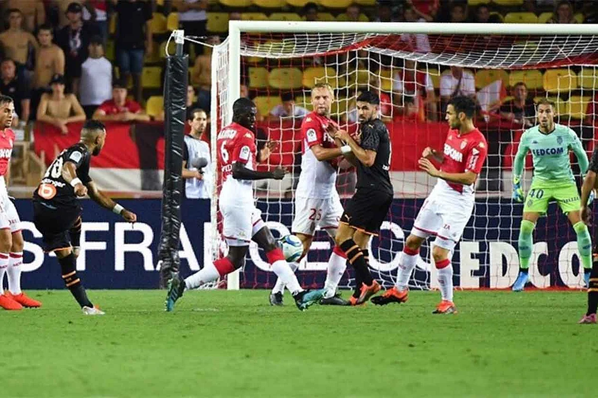 مارسيليا يقلب تأخره أمام موناكو إلى فوز 4 / 3 في الدوري الفرنسي