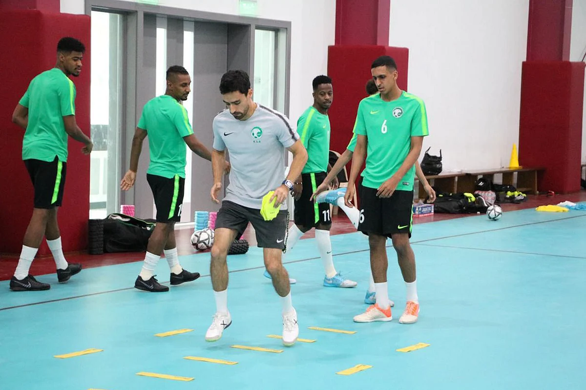 استعدادًا لمواجهة قطر.. «أخضر الصالات» يبدأ تدريباته في البحرين