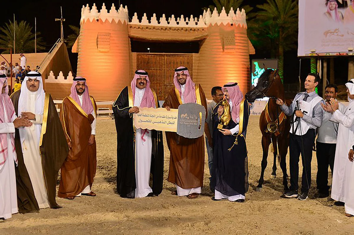 بالصور.. أمير حائل يشهد ختام بطولة جمال الخيل العربية الأصيلة