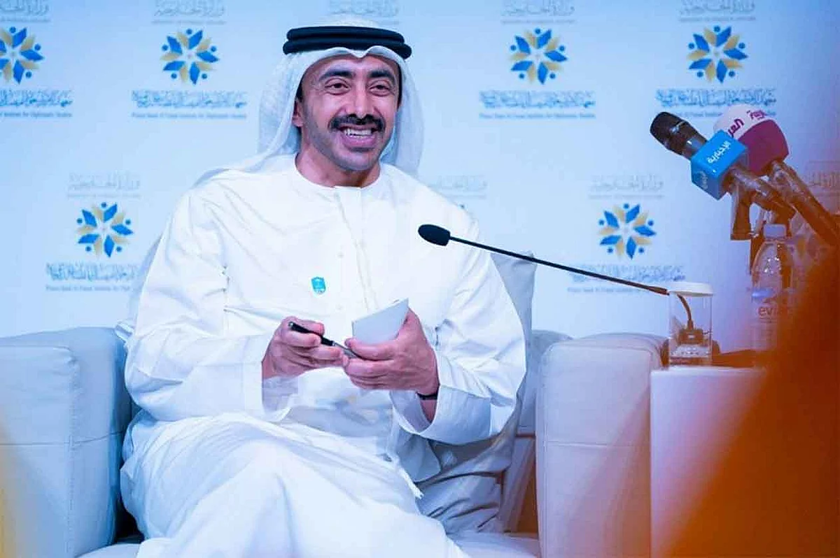 بالصور.. زيارة عبدالله بن زايد لمعهد الأمير سعود الفيصل للدراسات الدبلوماسية