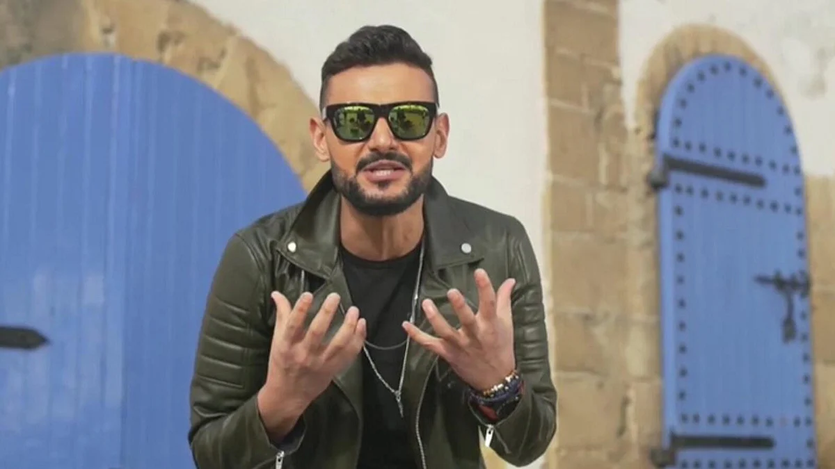 رامز جلال يحضر لبرنامجه الرمضاني ويطالب فريق العمل بالتزام السرية