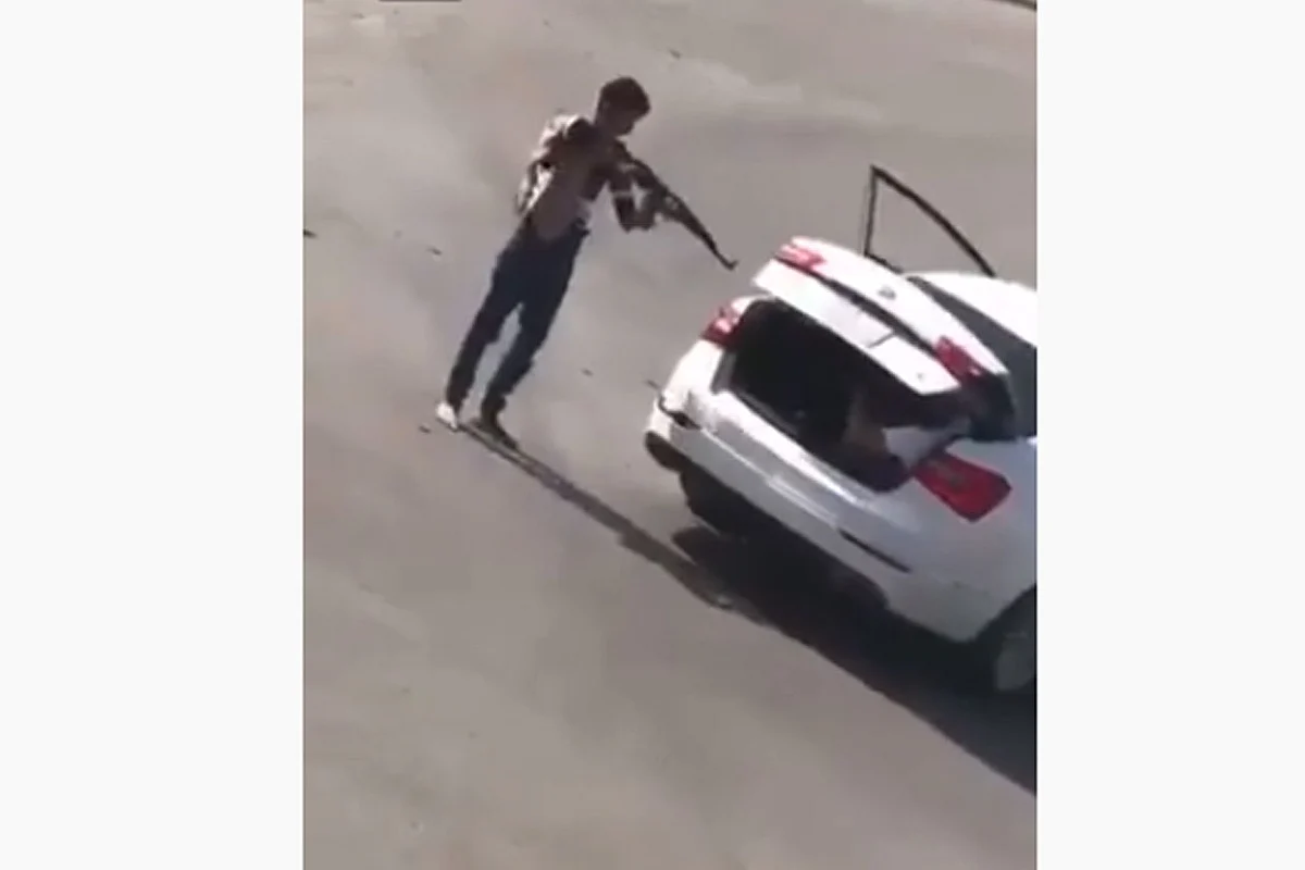 النيابة العامة تباشر التحقيق مع المواطنين الثلاثة في «مقطع تهديد السلاح»