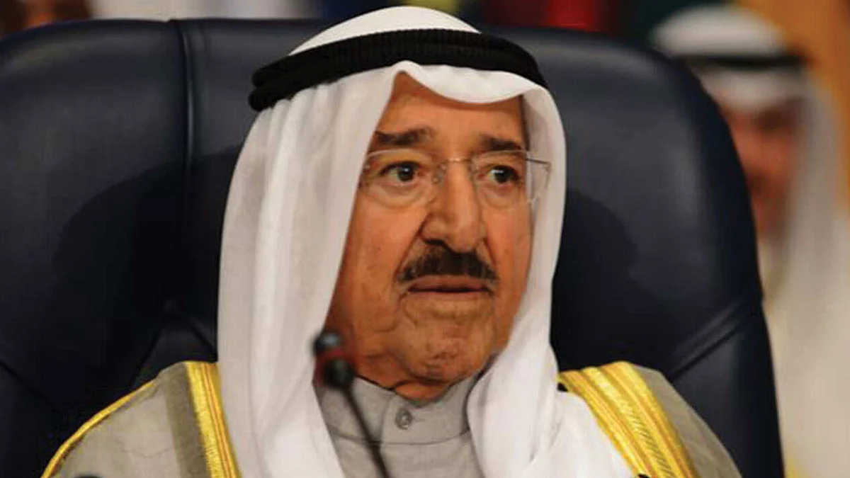 أمير الكويت يعزي خادم الحرمين في وفاة الأمير متعب بن عبدالعزيز