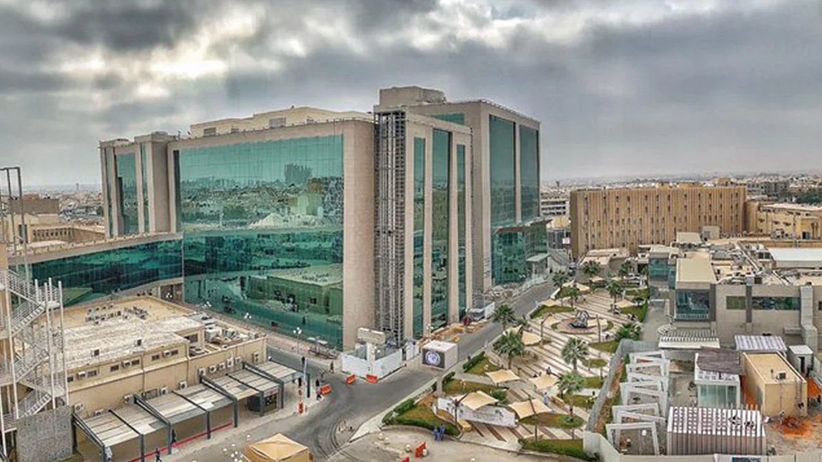 مدينة الملك سعود الطبية تنفي استقبال حالات بسبب الدخان الجديد