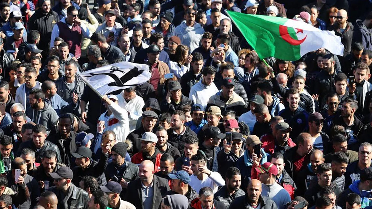 القبض على 400 شخص في احتجاجات بالجزائر ضد الانتخابات