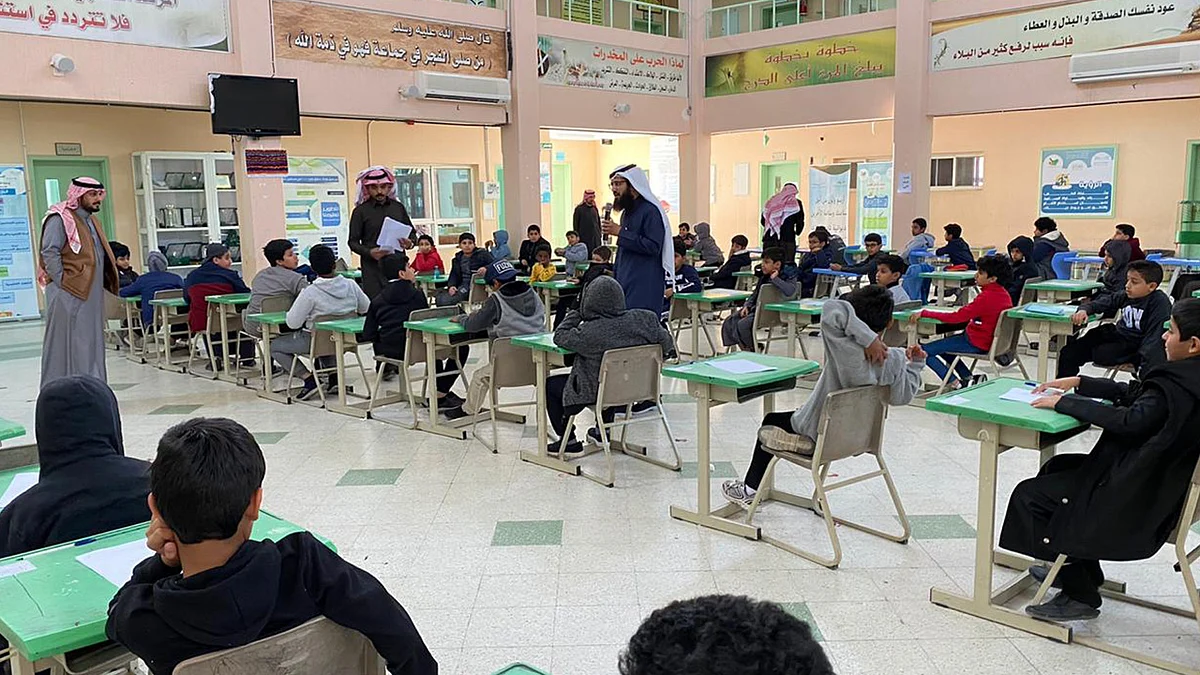 جامعة المجمعة ترفع وعي طلاب الابتدائي بآثار ظاهرة كسوف الشمس