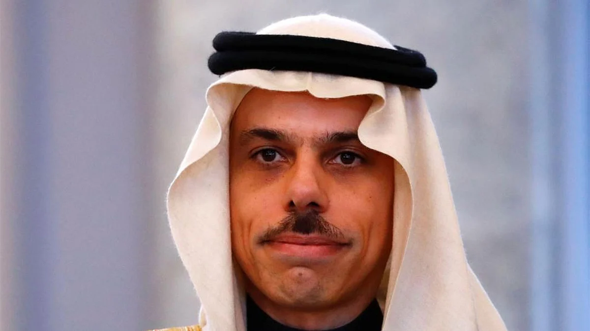 وزير الخارجية فيصل بن فرحان يصل إلى القاهرة