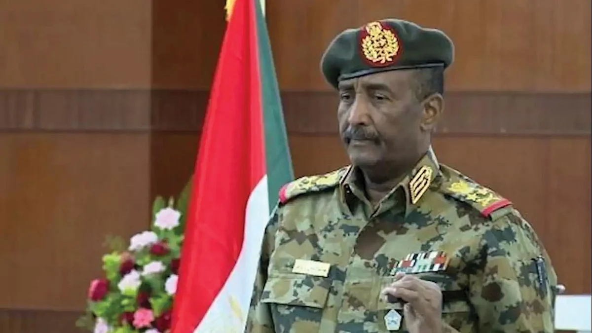 الفريق «البرهان»: أعدنا فتح المجال الجوي وسيطرنا على المخابرات