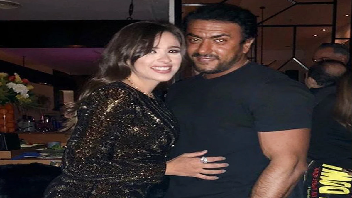هل تعمّدت ياسمين عبدالعزيز إغاظة طليقها بصورها مع أحمد العوضي؟