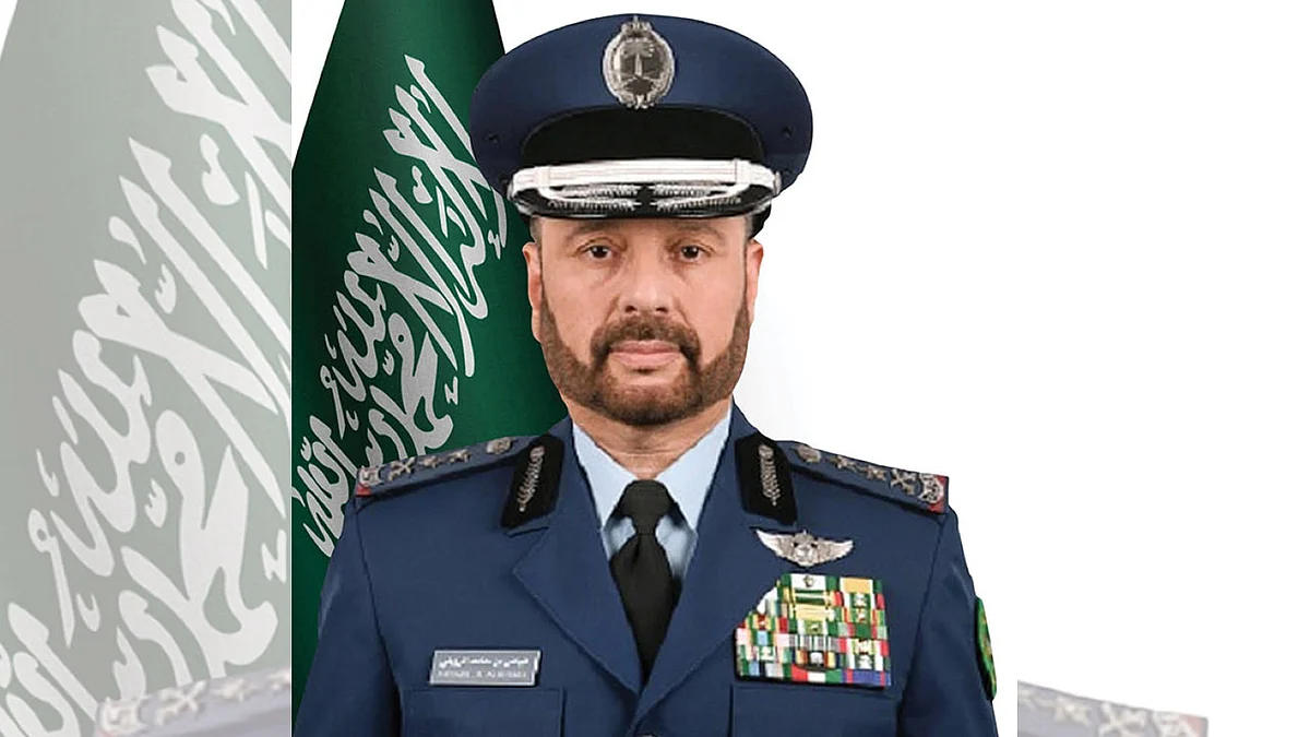 رئيس هيئة الأركان العامة يبحث ملفات عدة مع نظيره الباكستاني
