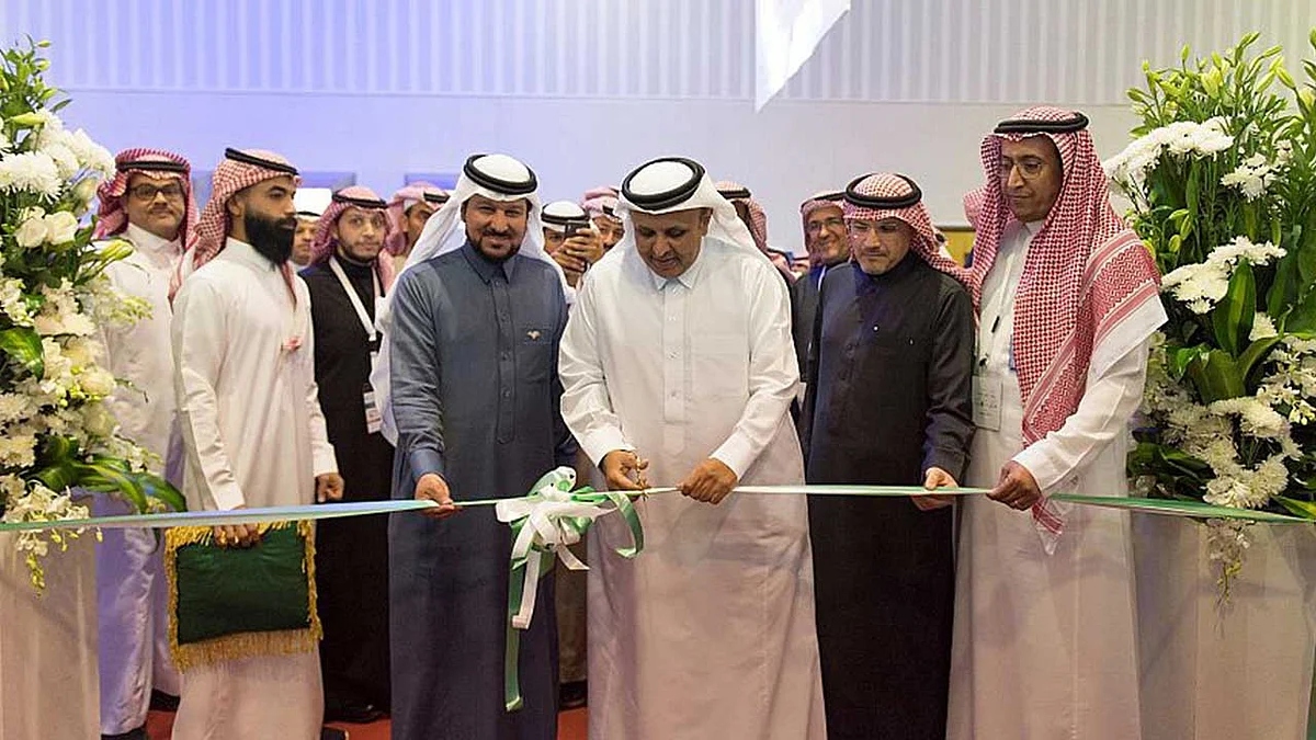 بالصور.. افتتاح المعرض السعودي للنقل والخدمات اللوجستية 2020