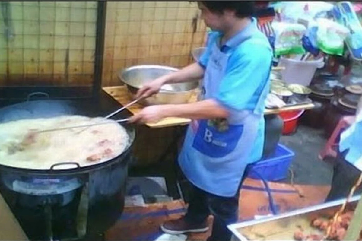 بالصور.. صينيون يستخدمون فضلات الصرف الصحي في الطهو