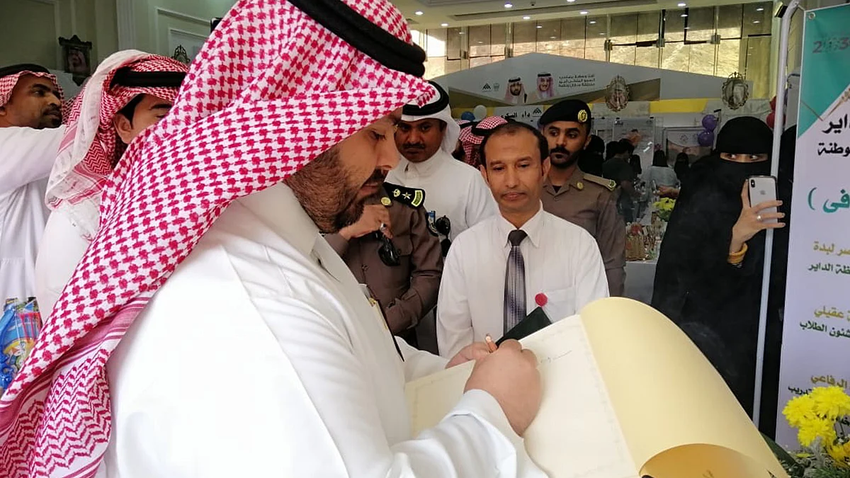 بالصور.. محافظ الداير يدشن حملة التثقيف الصحي للأمراض المستوطنة