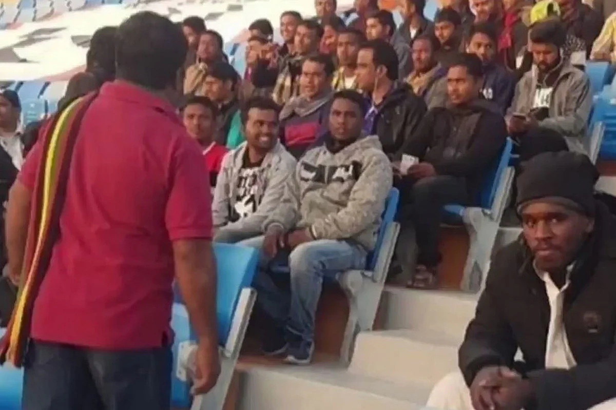 الشباب ينفي صلته بالعمالة الوافدة ويؤكد أن حضورها بهدف التصوير