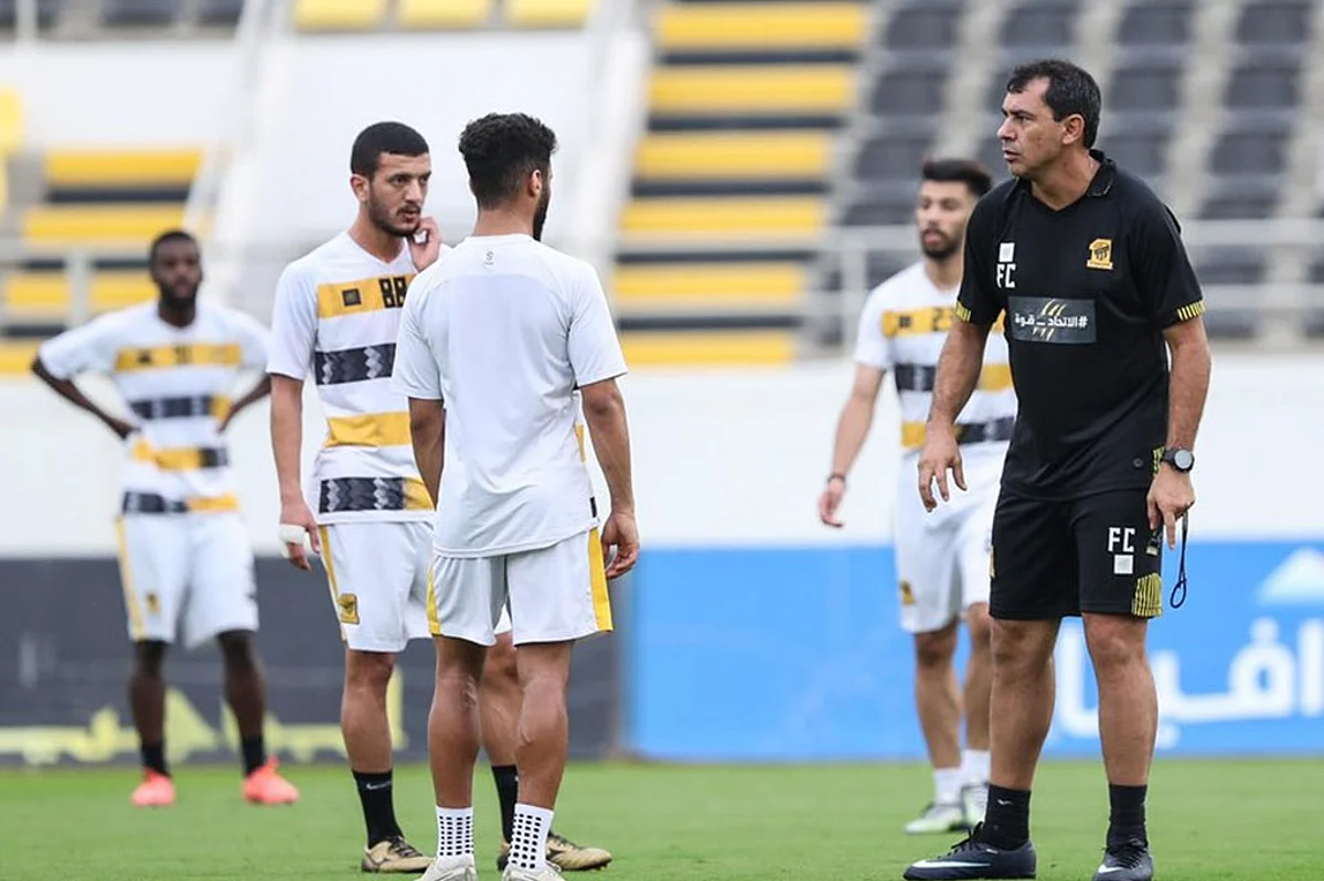 شبح هزيمة الوحدة بثلاثية يطارد مدرب الإتحاد الجديد أمام الهلال