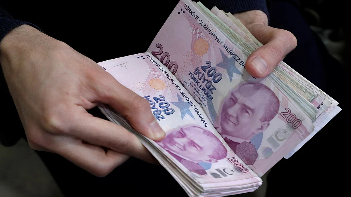 لطمة جديدة لأردوغان.. الليرة التركية تتراجع إلى أدنى مستوى منذ مايو