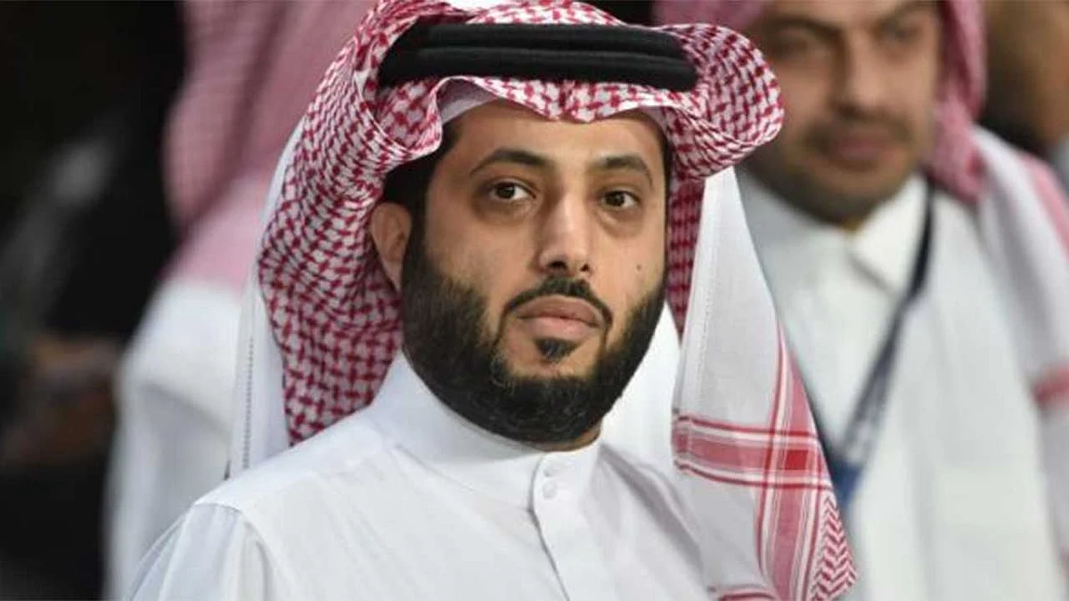 تركي آل الشيخ يبارك لتركي الفيصل على «الثقة الملكية»