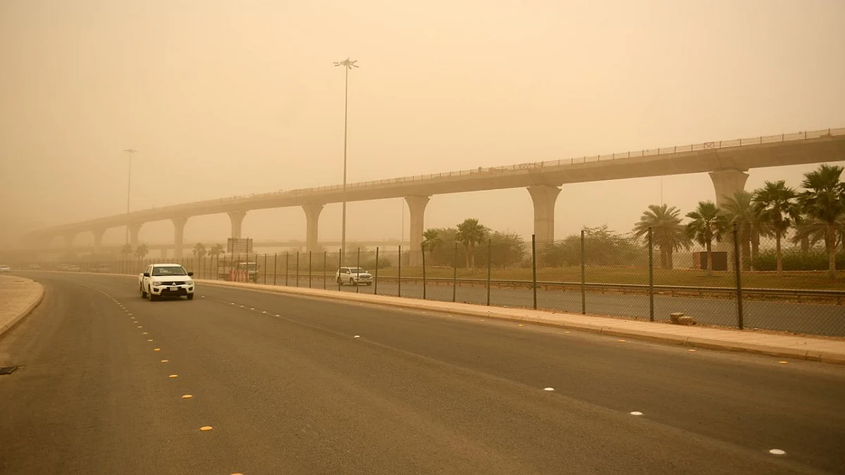 الأرصاد تعلن «طقس الخميس»: استمرار الرياح المثيرة للغبار في 4 مناطق
