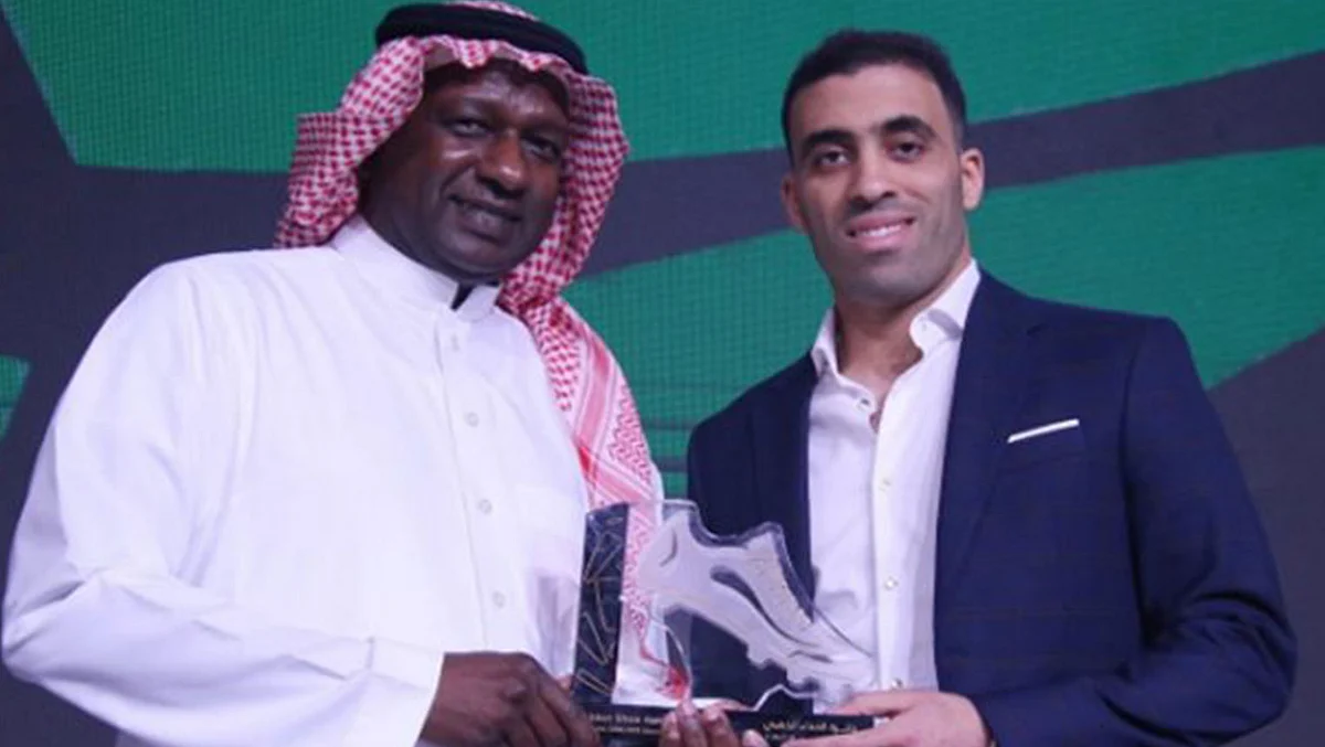 في كلاسيكو الأهلي والنصر.. هل يستحضر عبدالرزاق حمدالله روح «ماجد»؟