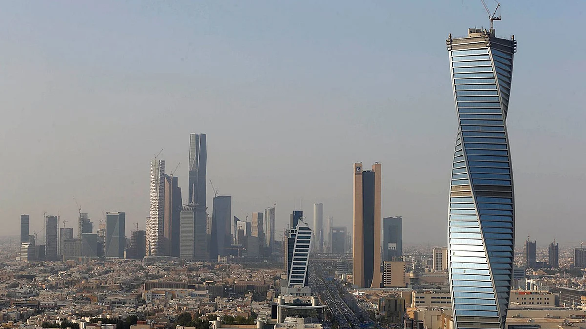 الحصيني يوضح خريطة الأمطار والرياح على عدة مناطق
