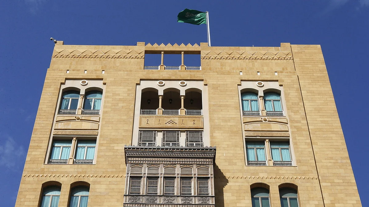 السفارة السعودية بلبنان تعلن تسيير رحلة لعودة رعايا المملكة
