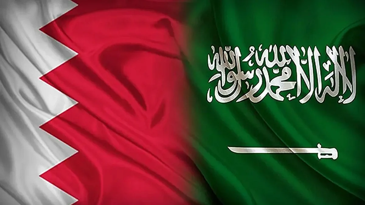 تعود لـ81 عامًا.. صورة نادرة تجمع الملك سعود والشيخ حمد بن عيسى