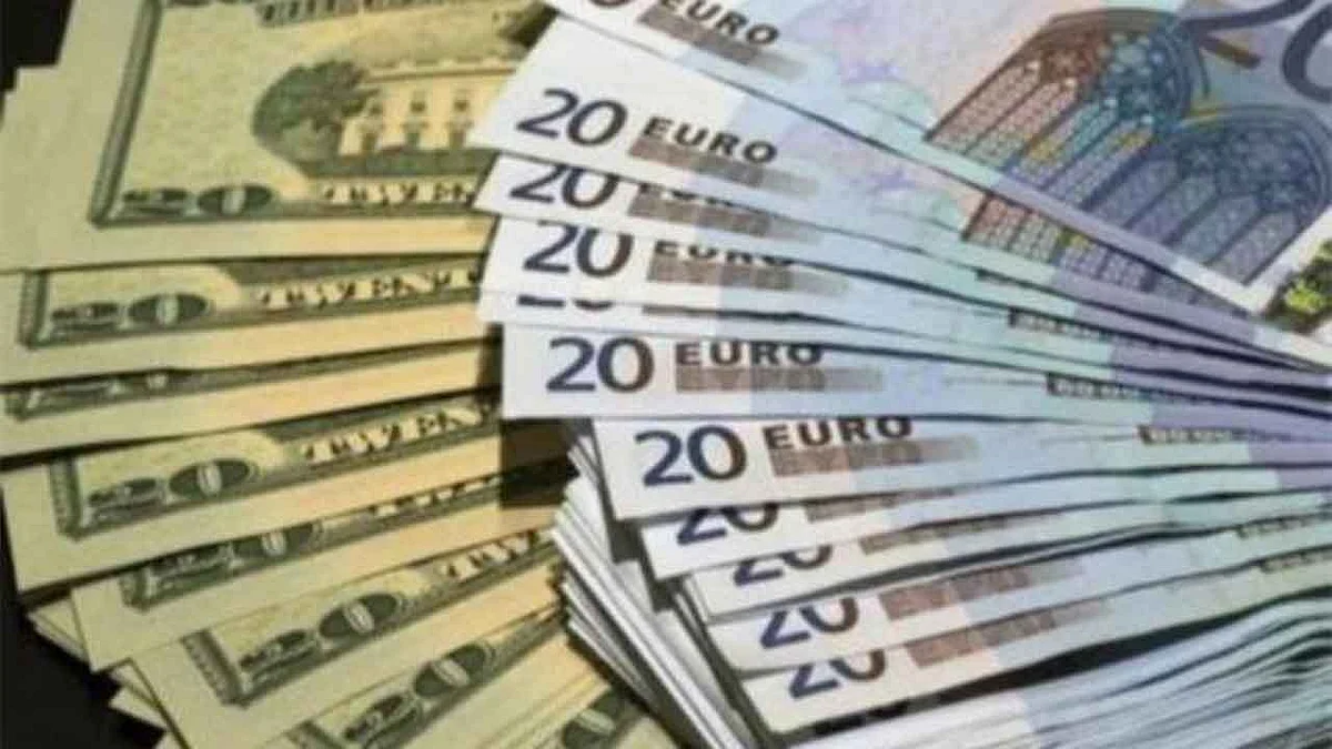 التدافع على "الملاذات الآمنة" يرفع أسعار الدولار.. وخسائر لليورو