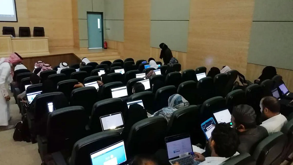 جامعة جازان تتحول إلى التعليم الإلكتروني بعد قرار تعليق الدراسة