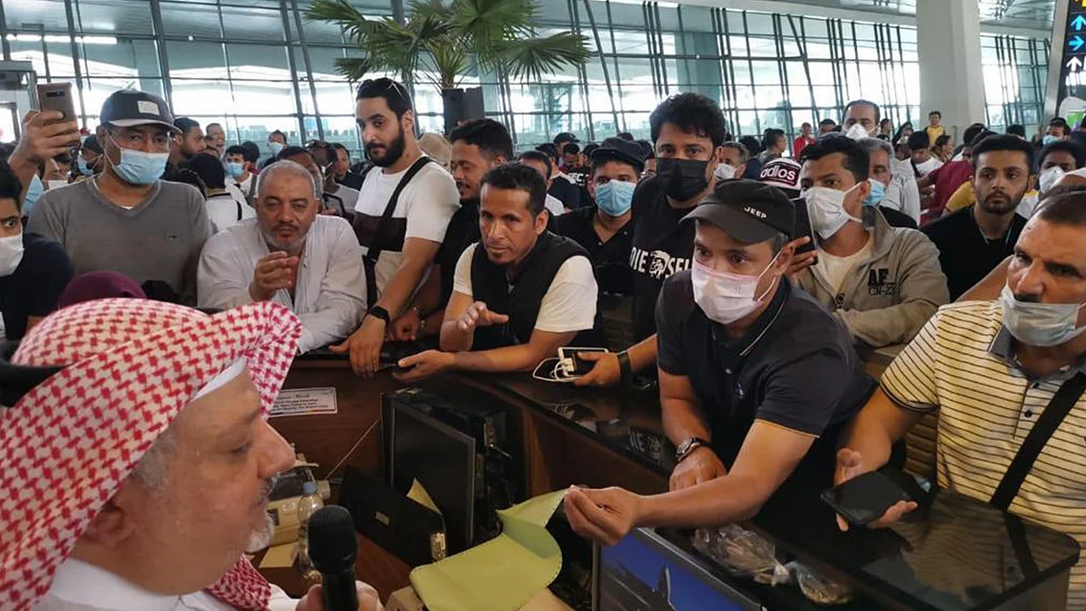 بالفيديو والصور.. سفارة السعودية في إندونيسيا تعمل على إيجاد حلّ سريع لأزمة الرحلات الملغاة
