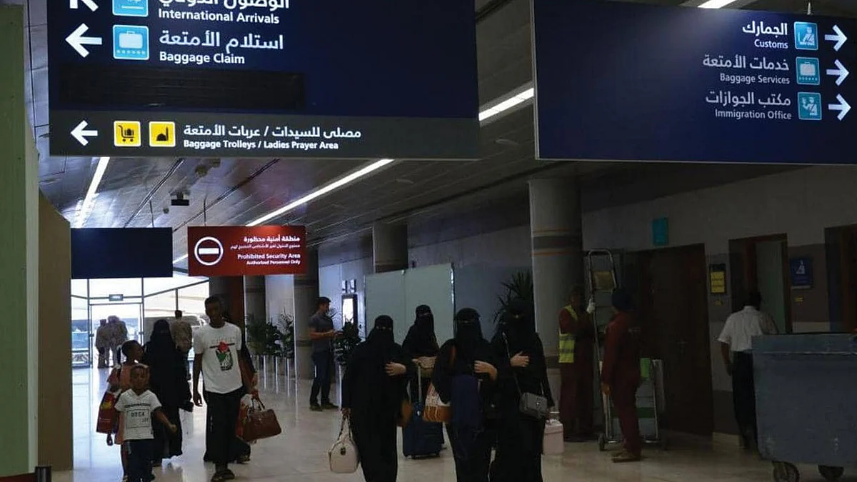 تعليق جميع رحلات الطيران الداخلي والحافلات وسيارات الأجرة والقطارات لمدة 14 يومًا