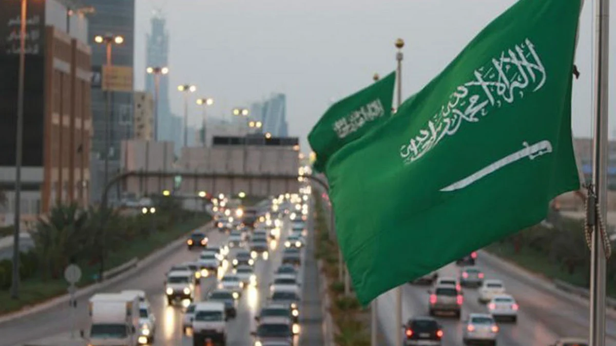 بعد تعليق العمل 15 يومًا.. كيف حافظت المملكة على العاملين في القطاع الخاص؟