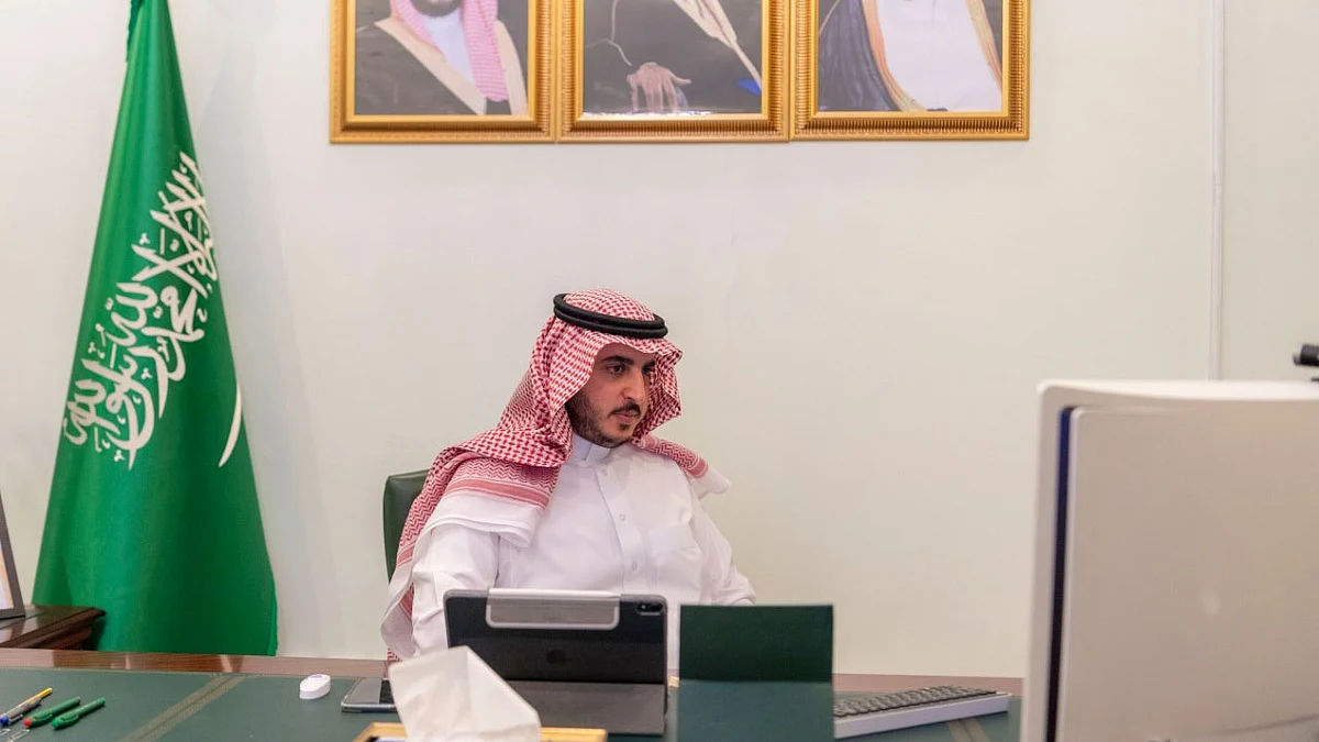 بالصور.. أمير الجوف يستعرض عن بعد جهود مراقبة الأسواق وتوفر السلع