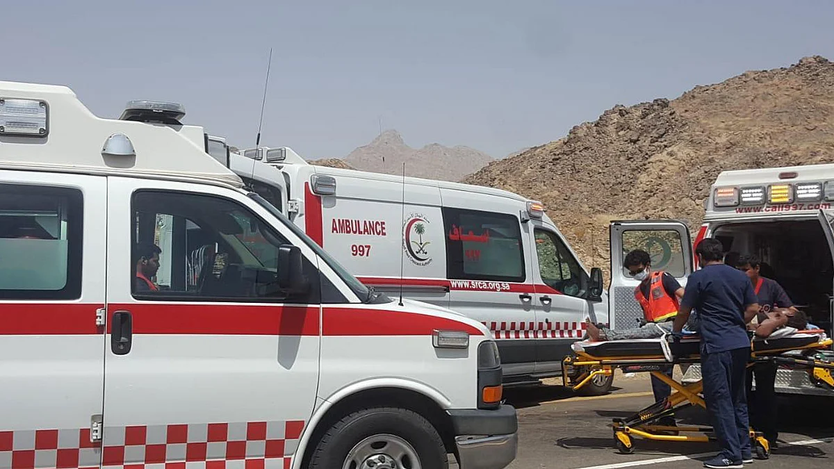 نتيجة انحراف مركبة.. إصابة شخصين بحادث مروري على طريق «ذهبان» بجدة