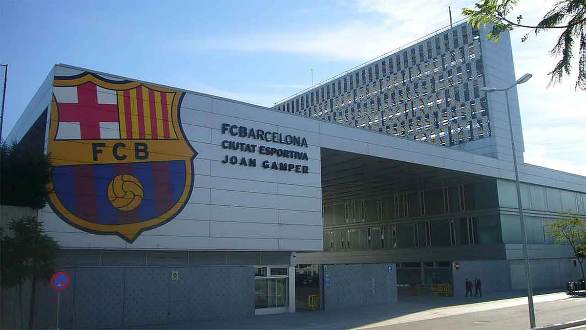 برشلونة يوفر 16 مليون يورو شهريًا من تقليص الرواتب