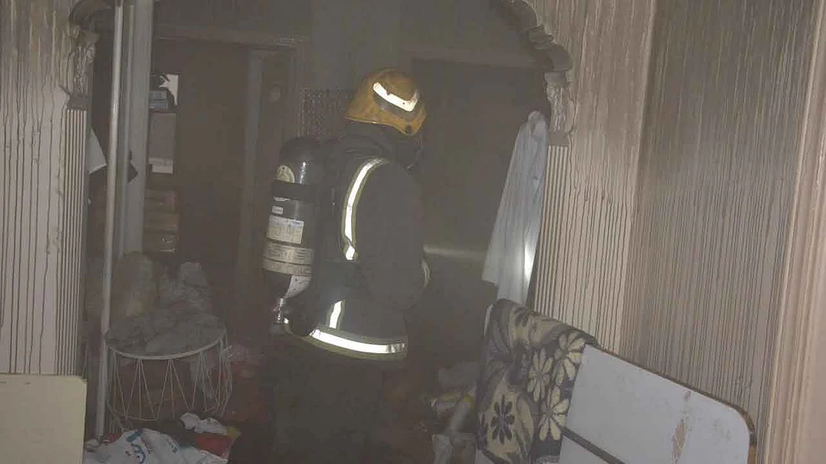 إنقاذ عائلة مكونة من 6 أفراد احتجزتهم النيران في جدة