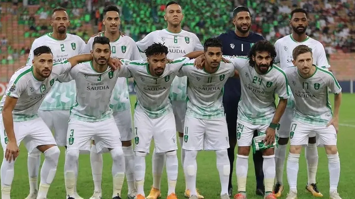 إداري الأهلي السابق: تقليل عدد المحترفين يقتل الإبداع