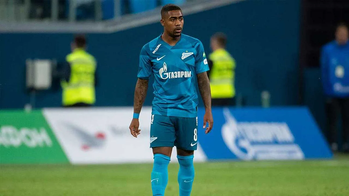 شاهد.. زينيت الروسي يستخدم طائرة بدون طيار لإيصال جائزة لاعب الشهر