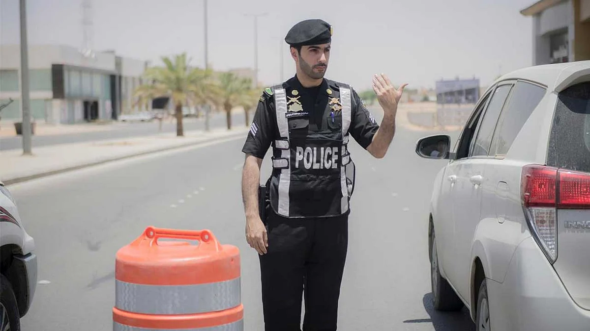 "عاجل" تنشر ضوابط جديدة للتجول ومنع تَجَمُّعِ أكثر من شخصين خارج المنزل