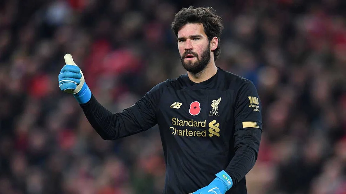ليفربول يعلن تعافي أليسون وعودته للتدريبات الطبيعية