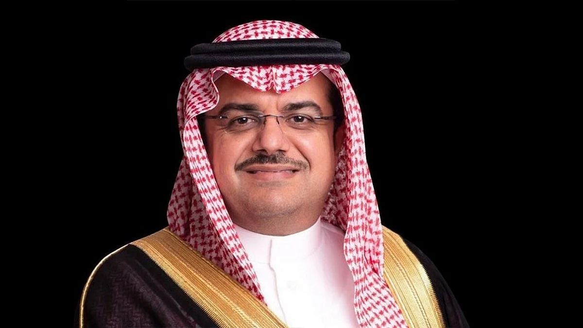 الأمير منصور بن محمد يتفقد مركز القيادة والتحكم بصحة حفر الباطن
