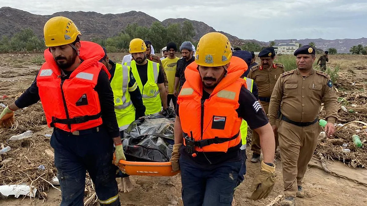 بالصور.. العثور على جثة مواطن ستيني حاول عبور أحد الأودية بنجران