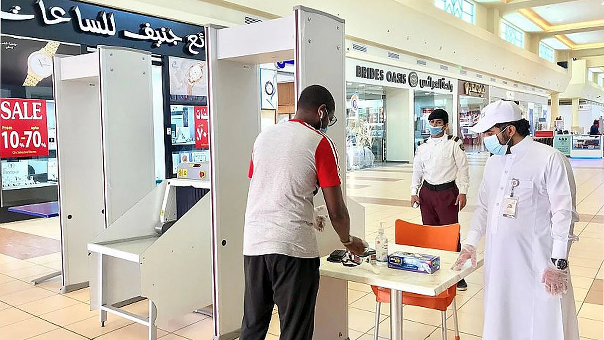 بالصور.. رقابة مكثفة في المدينة المنورة لمتابعة التزام المجمعات التجارية بإجراءات «كورونا»