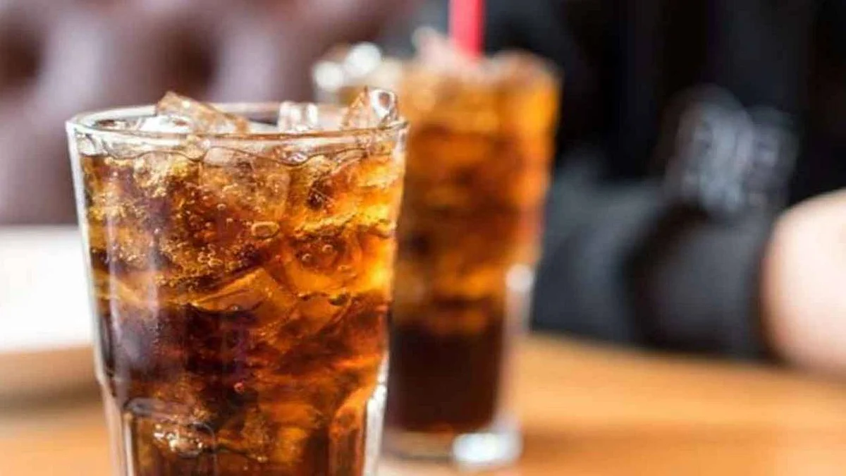 امرأة تشرب 150 ألف علبة «كوكاكولا» بعد فقدان زوجها وابنها