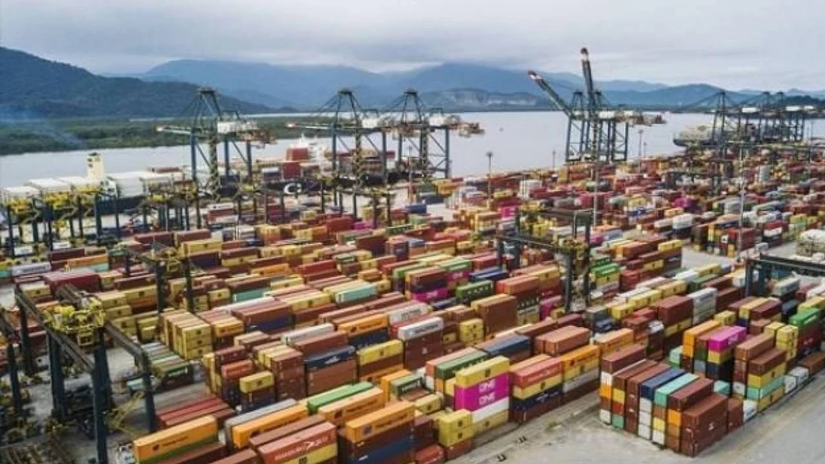 ارتفاع فائض الميزان التجاري لإيطاليا خلال مارس الماضي