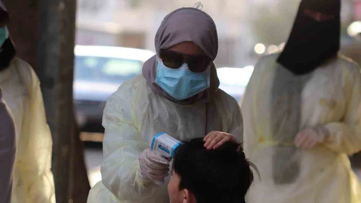بالصور.. استمرار فرق الفرز وتطبيق المعايير الوقائية في الطائف