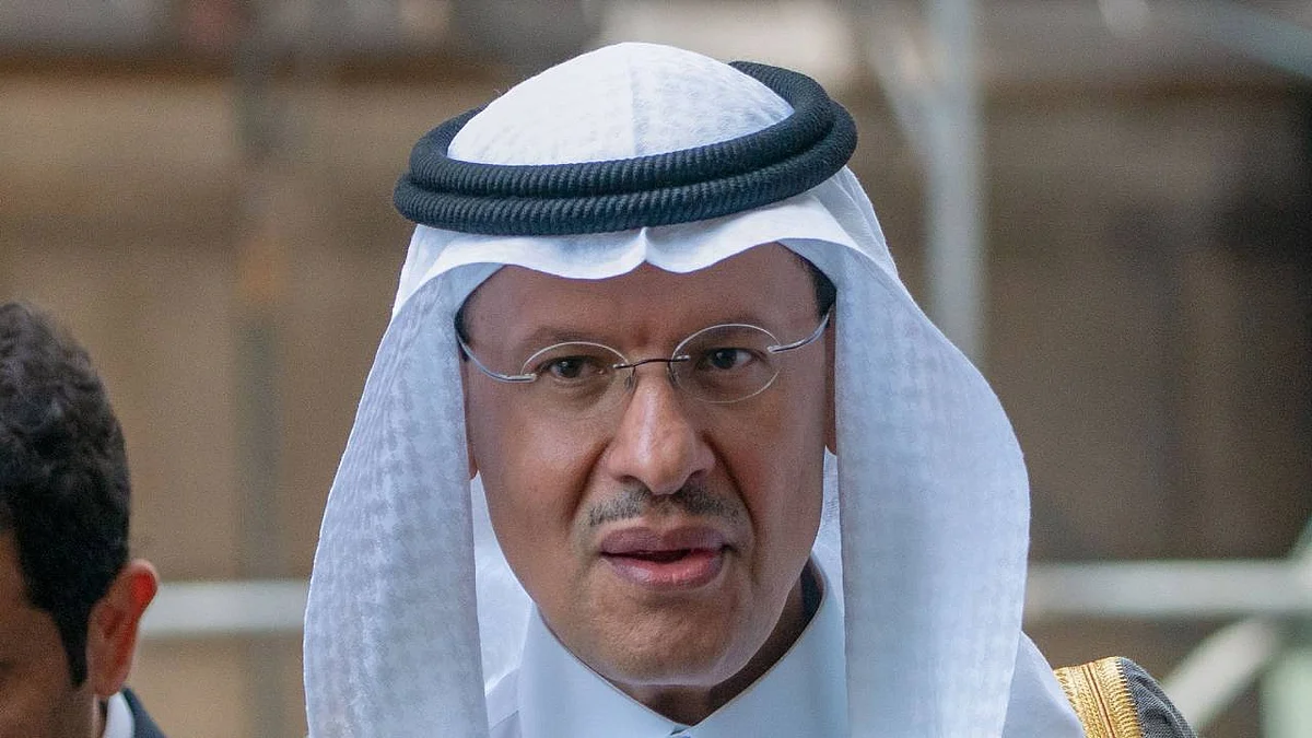 «بلومبرج»: السعودية ترسي القانون في أسواق النفط.. وتلزم الجميع بخفض الإنتاج