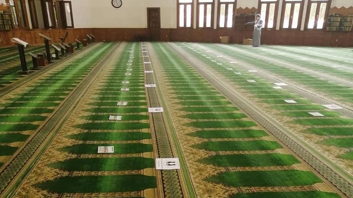 جوامع ومساجد مكة وجدة تفتح أبوابها لاستقبال المصلين.. غدًا الأحد