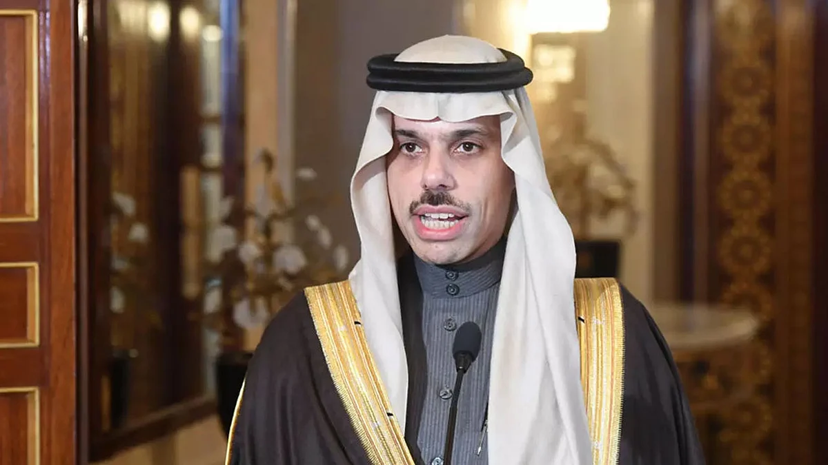 وزير الخارجية يستعرض العلاقات مع نظيره الماليزي والبنغالي
