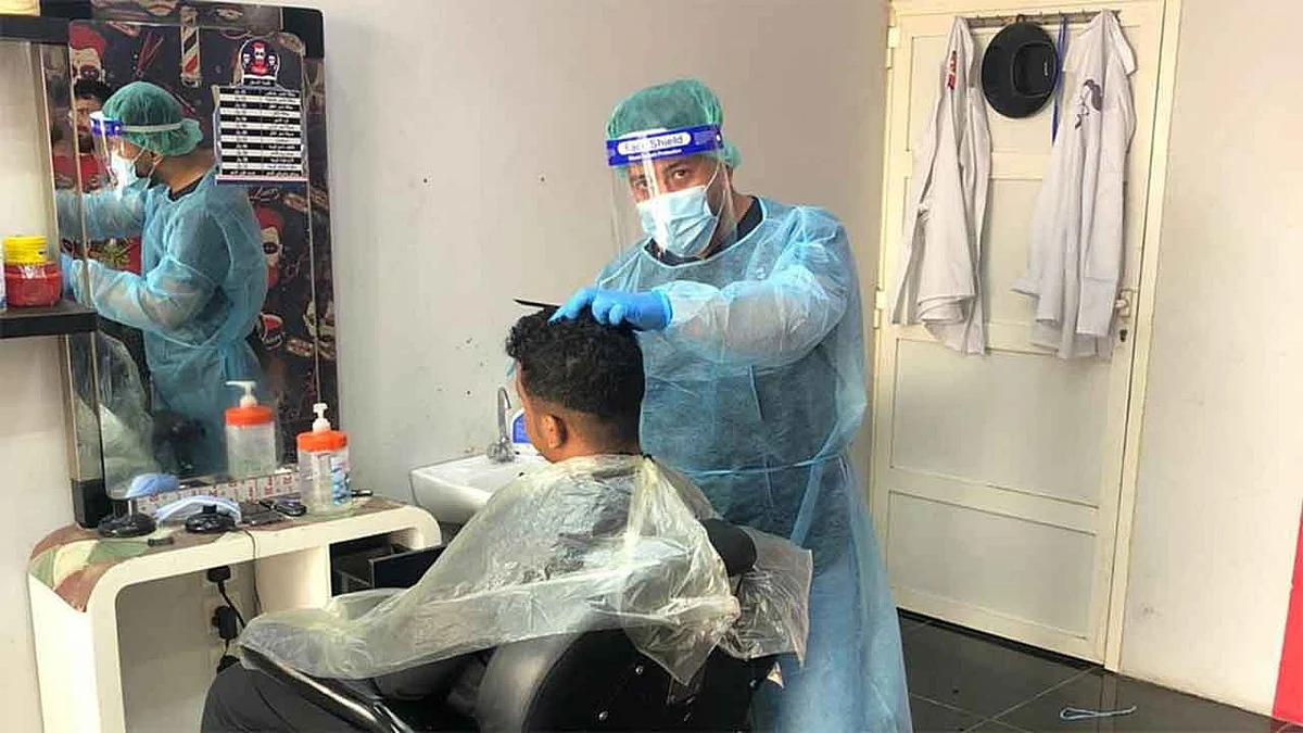 بالصور.. بلدية صبيا تغلق 23 صالون حلاقة مخالفًا للبروتوكولات الوقائية