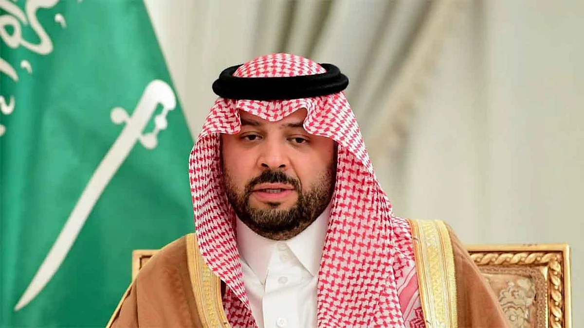 أمير الحدود الشمالية يُثمن جهود رجال الأمن والصحة في مواجهة فيروس كورونا